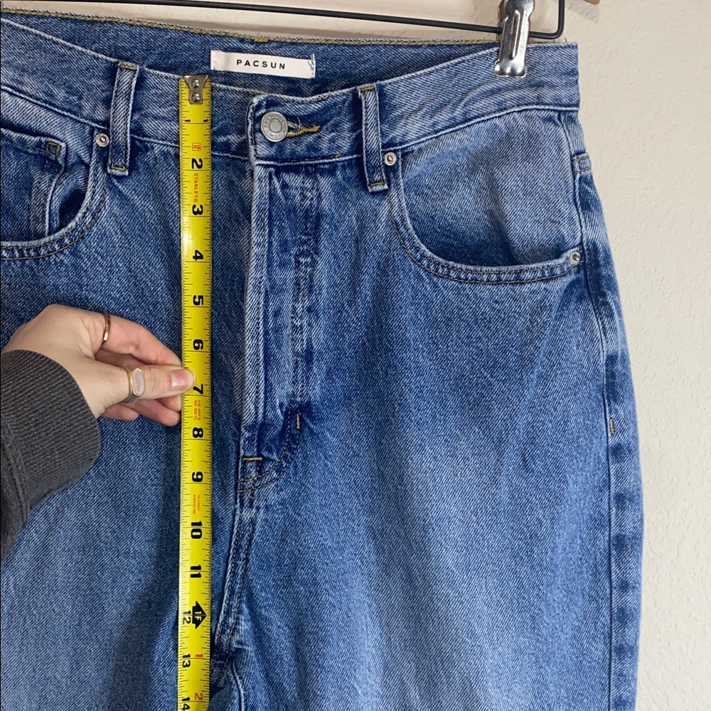 🛍️PacSun Women’s ‘Dad Jeans’ in the shade Medium Indigo! - Picture 6 of 12